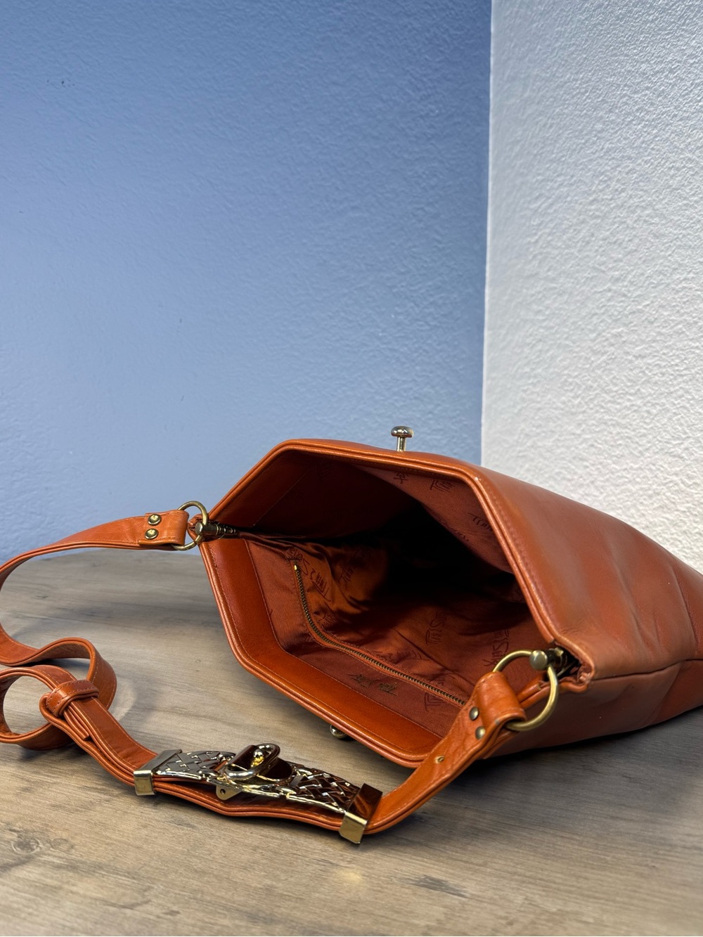 Vintage Ruth Saltz Leather Handbag Unique Two-Knob Spring Frame Closure - Picture 12 of 16